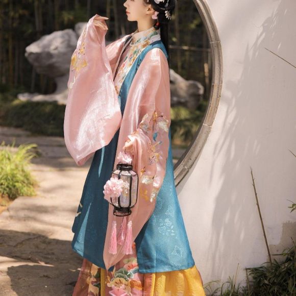 Goddess of the Forest Hanfu Gown - Picture 10 of 12